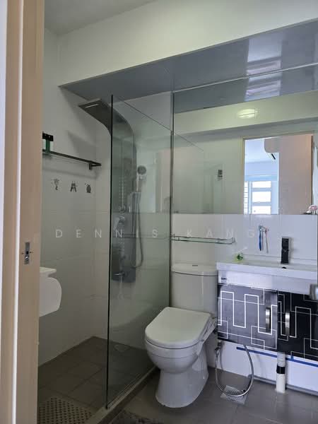 93B Telok Blangah Street 31 HDB Flat For Sale at S$ 1,045,000 | PropertyGuru Singapore - Bathroom