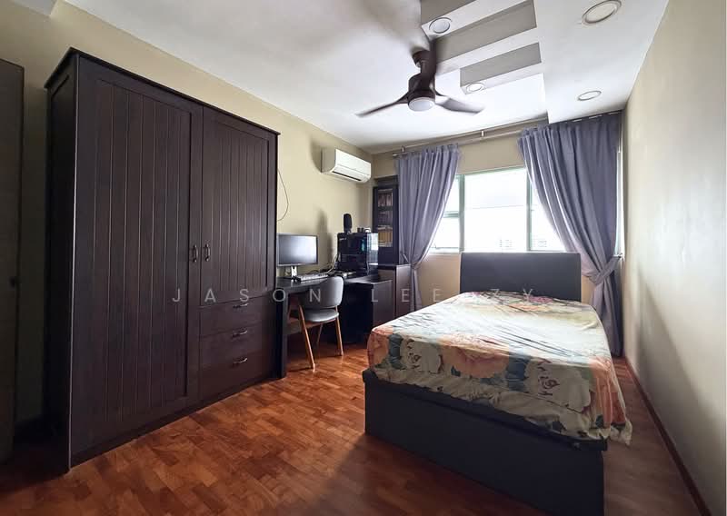 125 Bukit Batok Central HDB Flat For Sale at S$ 925,000 | PropertyGuru Singapore - Bedroom