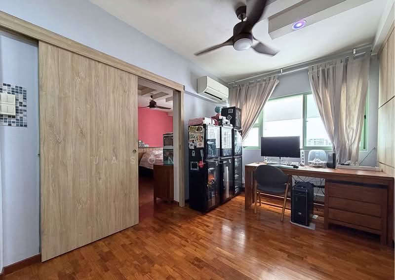 125 Bukit Batok Central HDB Flat For Sale at S$ 925,000 | PropertyGuru Singapore - Bedroom