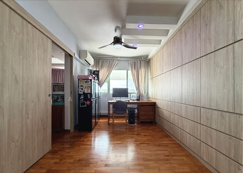 125 Bukit Batok Central HDB Flat For Sale at S$ 925,000 | PropertyGuru Singapore - Study