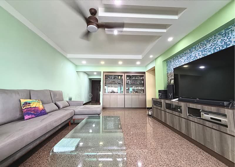 125 Bukit Batok Central HDB Flat For Sale at S$ 925,000 | PropertyGuru Singapore - Living Room