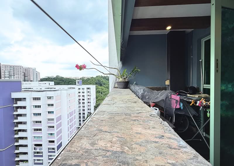 125 Bukit Batok Central HDB Flat For Sale at S$ 925,000 | PropertyGuru Singapore - Balcony