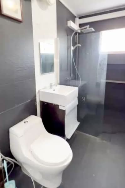 208 Pasir Ris Street 21, 208 Pasir Ris Street 21, 4 Bedrooms, 1,571 sqft, HDB Flat For Rent, by DOEVEN REAL ESTATE, 500093243 - Bathroom - PropertyGuru.com.sg