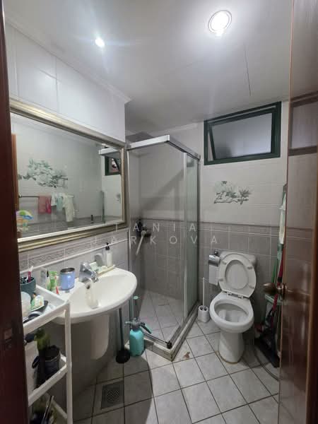 Parc Palais Condominium For Sale at S$ 2,298,220 | PropertyGuru Singapore - Bathroom