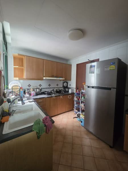 Parc Palais Condominium For Sale at S$ 2,298,220 | PropertyGuru Singapore - Kitchen