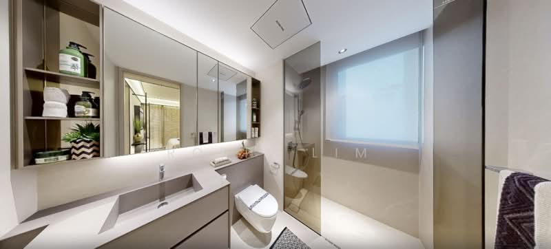CCR New Mix Development Apartment For Sale at S$ 2,600,000 | PropertyGuru Singapore - Bathroom