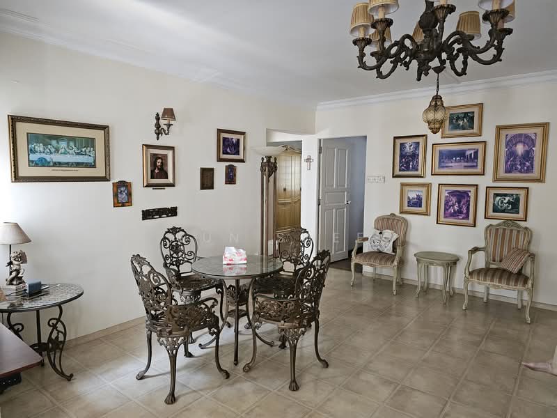 236 Hougang Avenue 1 HDB Flat For Sale at S$ 699,000 | PropertyGuru Singapore - Living Room