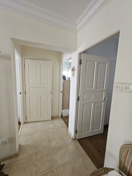 236 Hougang Avenue 1 HDB Flat For Sale at S$ 699,000 | PropertyGuru Singapore - Entrance