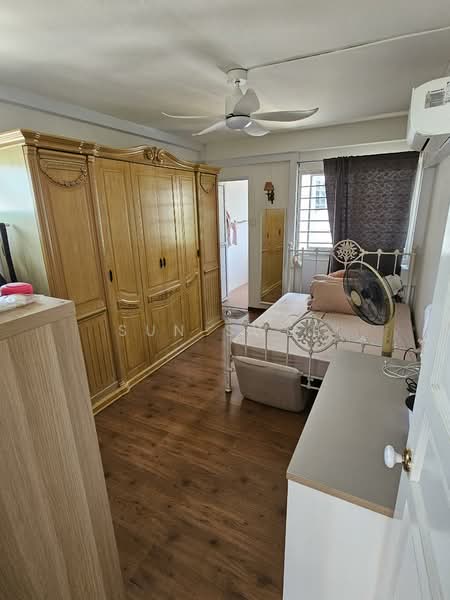 236 Hougang Avenue 1 HDB Flat For Sale at S$ 699,000 | PropertyGuru Singapore - Bedroom