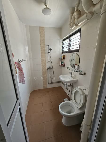 236 Hougang Avenue 1 HDB Flat For Sale at S$ 699,000 | PropertyGuru Singapore - Bathroom