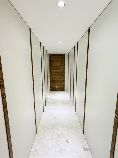 213C Punggol Walk HDB Flat For Sale at S$ 650,000 | PropertyGuru Singapore - Corridor