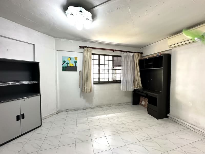 161 Yishun Street 11 HDB Flat For Sale at S$ 599,999 | PropertyGuru Singapore - Living Room