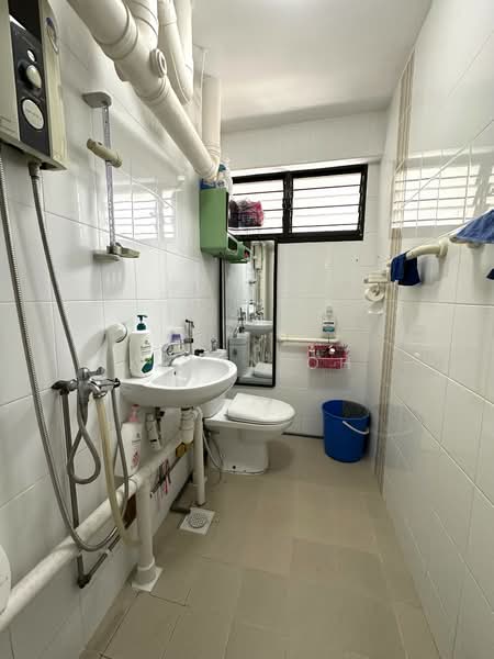 161 Yishun Street 11 HDB Flat For Sale at S$ 599,999 | PropertyGuru Singapore - Master bathroom