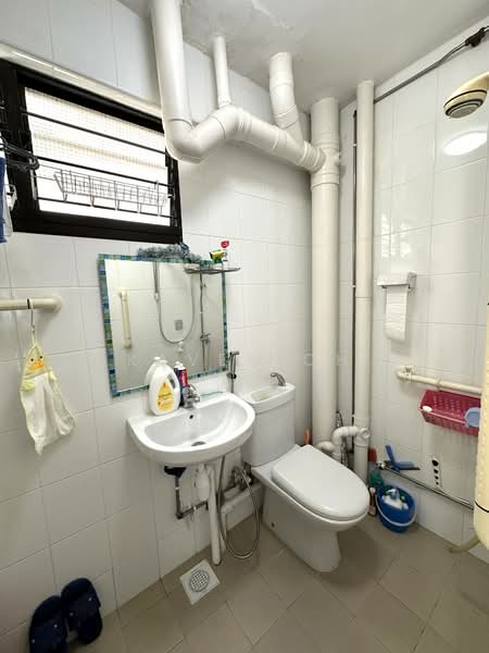 161 Yishun Street 11 HDB Flat For Sale at S$ 599,999 | PropertyGuru Singapore - Bathroom