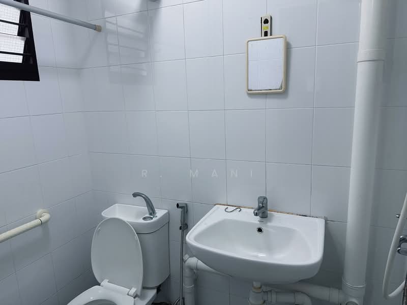 587 Cheng San Court, 587 Ang Mo Kio Avenue 3, 2 Bedrooms, 721 sqft, HDB Flat For Rent, by R. Mani, 500093262 - Bathroom - PropertyGuru.com.sg
