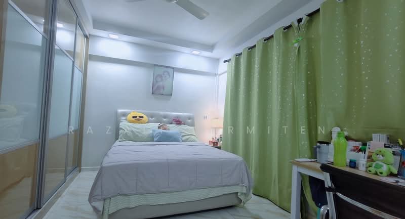 330 Bukit Batok Street 33 HDB Flat For Sale at S$ 861,000 | PropertyGuru Singapore - Bedroom