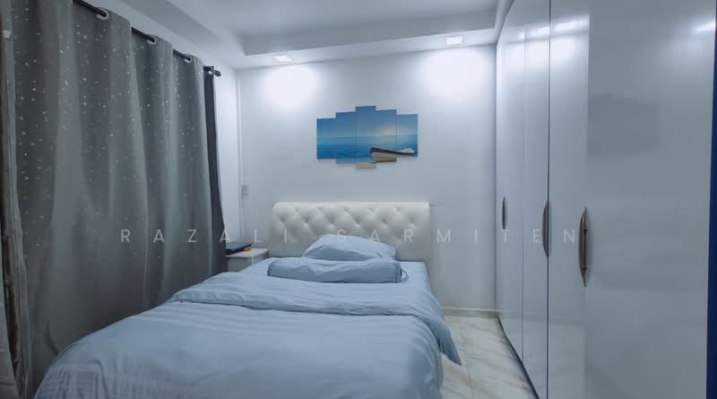 330 Bukit Batok Street 33 HDB Flat For Sale at S$ 861,000 | PropertyGuru Singapore - Bedroom