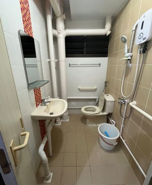 109 Tampines Street 11, 109 Tampines Street 11, 2 Bedrooms, 721 sqft, HDB Flat For Rent, by Alvin Wee, 500093272 - Bathroom - PropertyGuru.com.sg
