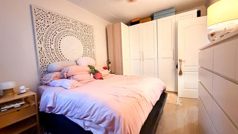 168 Bukit Batok West Avenue 8 HDB Flat For Sale at S$ 430,000 | PropertyGuru Singapore - Bedroom