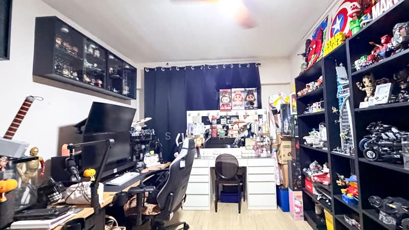 168 Bukit Batok West Avenue 8 HDB Flat For Sale at S$ 430,000 | PropertyGuru Singapore - Study