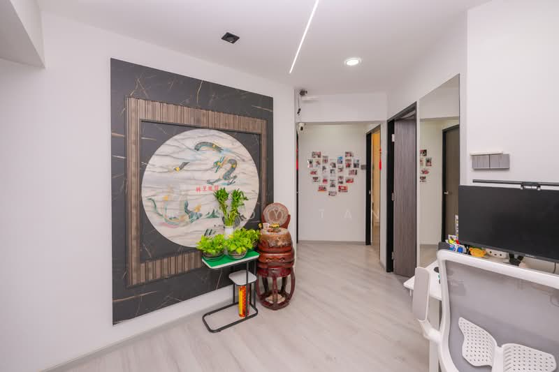 415 Jurong West Street 42 HDB Flat For Sale at S$ 698,888 | PropertyGuru Singapore - Bedroom walkway