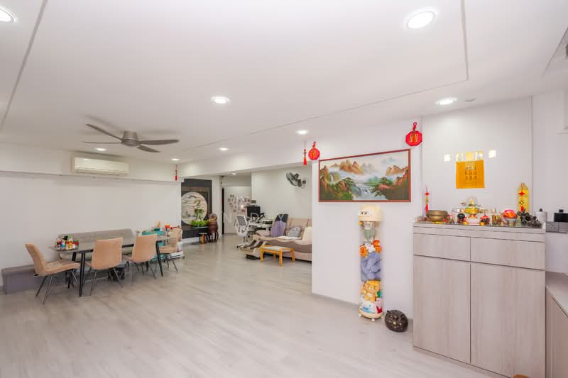 415 Jurong West Street 42 HDB Flat For Sale at S$ 698,888 | PropertyGuru Singapore - Living Room