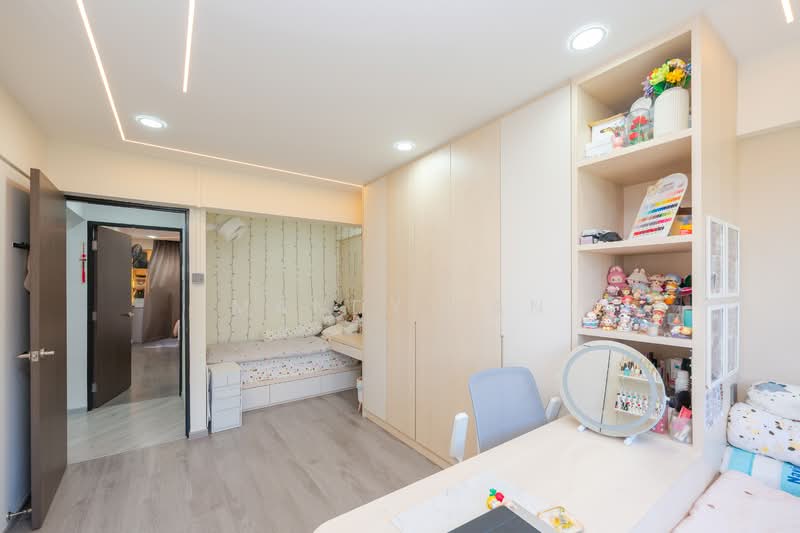 415 Jurong West Street 42 HDB Flat For Sale at S$ 698,888 | PropertyGuru Singapore - Bedroom 2