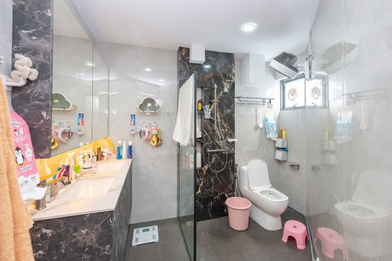 415 Jurong West Street 42 HDB Flat For Sale at S$ 698,888 | PropertyGuru Singapore - Bathroom