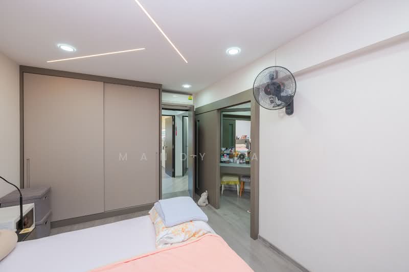 415 Jurong West Street 42 HDB Flat For Sale at S$ 698,888 | PropertyGuru Singapore - Master Bedroom 
