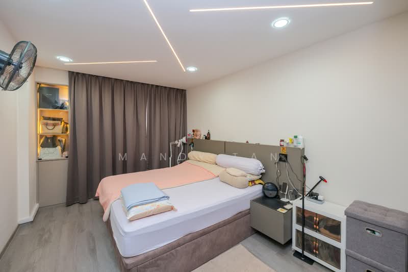 415 Jurong West Street 42 HDB Flat For Sale at S$ 698,888 | PropertyGuru Singapore - Master Bedroom 
