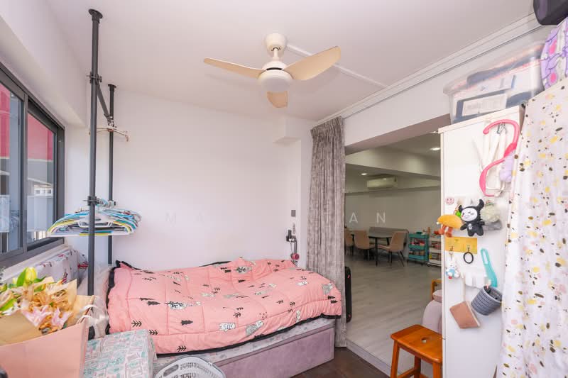 415 Jurong West Street 42 HDB Flat For Sale at S$ 698,888 | PropertyGuru Singapore - Balcony 