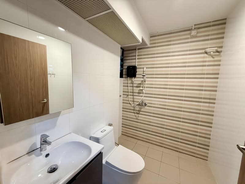 415A Northshore Drive HDB Flat For Sale at S$ 822,000 | PropertyGuru Singapore - Bathroom
