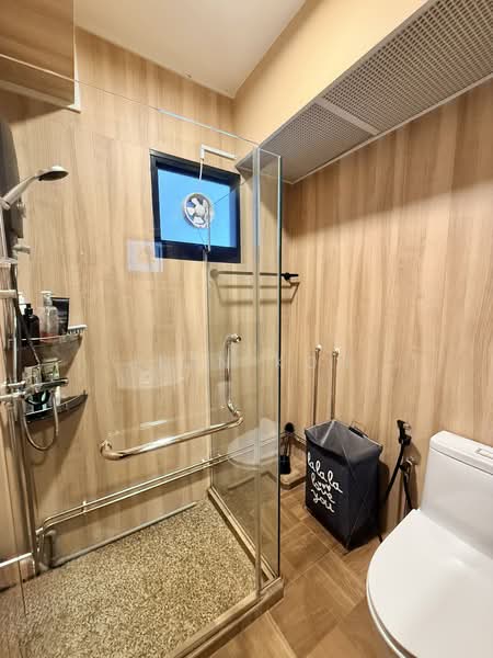 415A Northshore Drive HDB Flat For Sale at S$ 822,000 | PropertyGuru Singapore - Bathroom