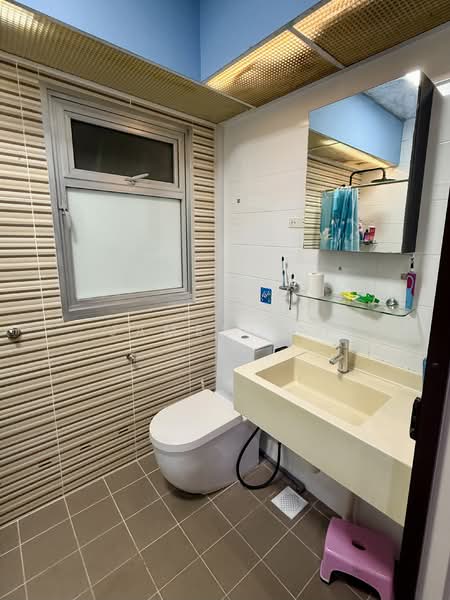 441B Bukit Batok West Avenue 8 HDB Flat For Sale at S$ 799,000 | PropertyGuru Singapore - Bathroom