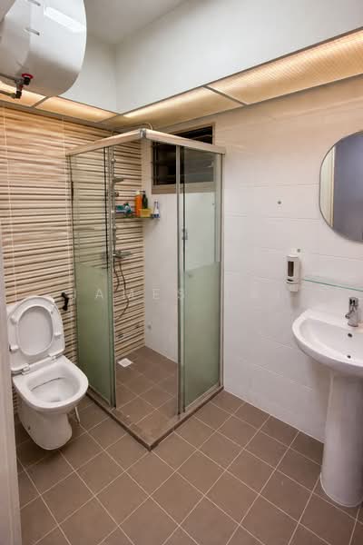 441B Bukit Batok West Avenue 8 HDB Flat For Sale at S$ 799,000 | PropertyGuru Singapore - Bathroom