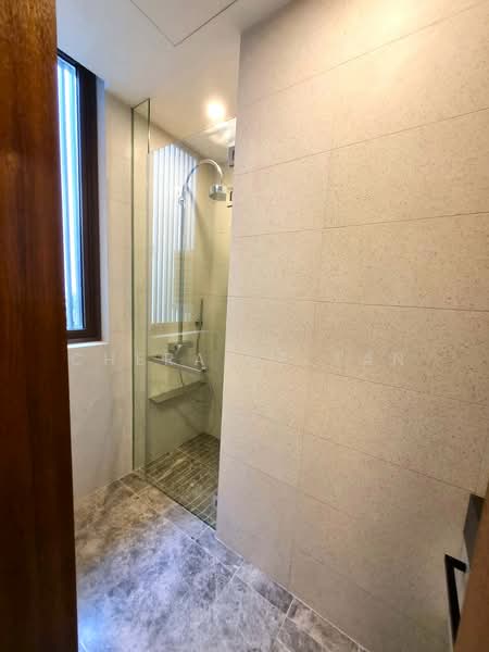 Parksuites, 18 Holland Grove Road, 2 Bedrooms, 807 sqft, Condominium For Rent, by Cheraine Tan, 500093312 - Bathroom - PropertyGuru.com.sg
