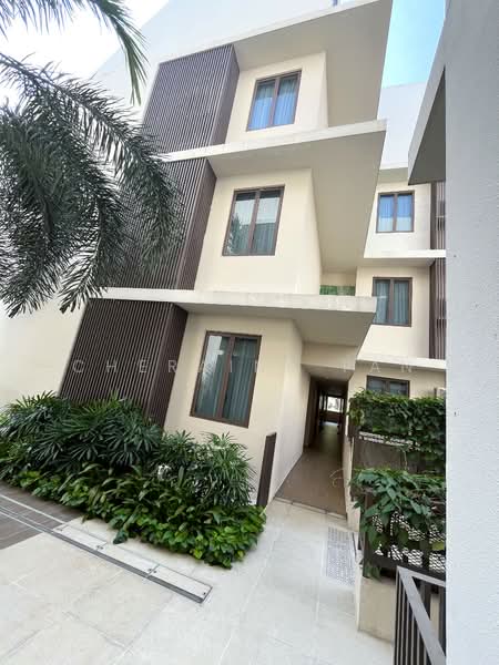 Parksuites, 18 Holland Grove Road, 2 Bedrooms, 807 sqft, Condominium For Rent, by Cheraine Tan, 500093312 - Exterior - PropertyGuru.com.sg