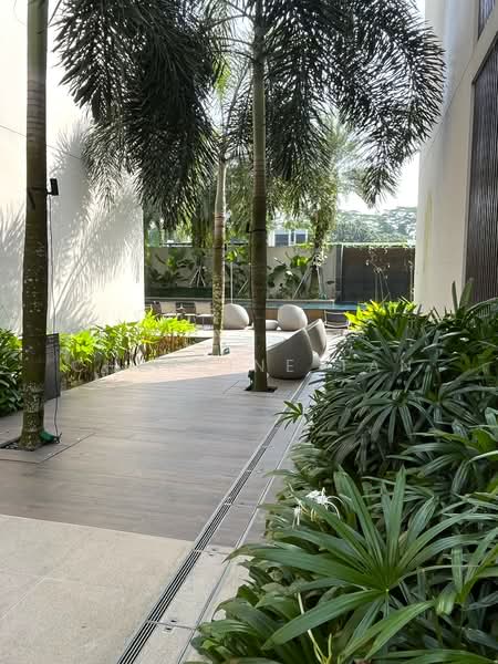 Parksuites, 18 Holland Grove Road, 2 Bedrooms, 807 sqft, Condominium For Rent, by Cheraine Tan, 500093312 - Exterior - PropertyGuru.com.sg