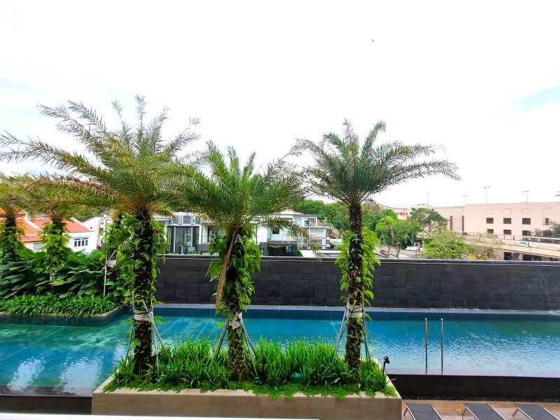 Parksuites, 18 Holland Grove Road, 2 Bedrooms, 807 sqft, Condominium For Rent, by Cheraine Tan, 500093312 - Pool - PropertyGuru.com.sg