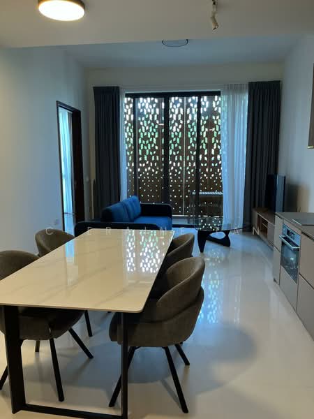 Parksuites, 18 Holland Grove Road, 2 Bedrooms, 807 sqft, Condominium For Rent, by Cheraine Tan, 500093312 - Living Room - PropertyGuru.com.sg