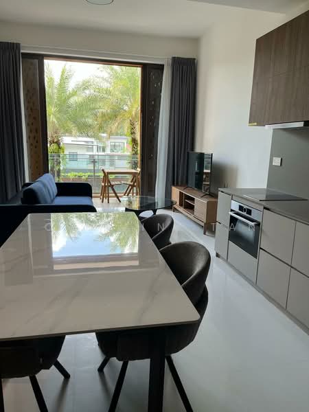 Parksuites, 18 Holland Grove Road, 2 Bedrooms, 807 sqft, Condominium For Rent, by Cheraine Tan, 500093312 - Living Room - PropertyGuru.com.sg