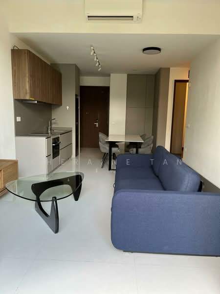 Parksuites, 18 Holland Grove Road, 2 Bedrooms, 807 sqft, Condominium For Rent, by Cheraine Tan, 500093312 - Living Room - PropertyGuru.com.sg