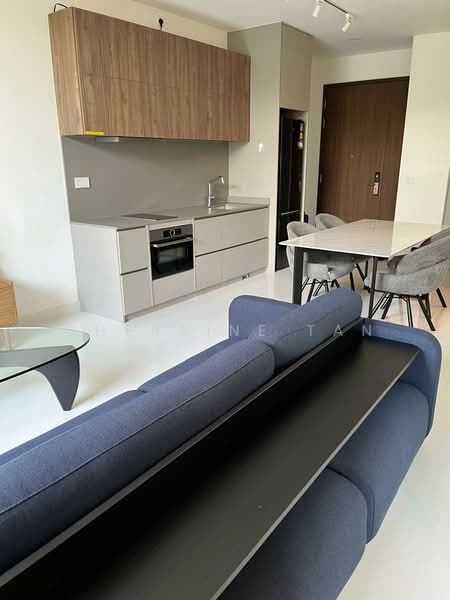 Parksuites, 18 Holland Grove Road, 2 Bedrooms, 807 sqft, Condominium For Rent, by Cheraine Tan, 500093312 - Kitchen - PropertyGuru.com.sg