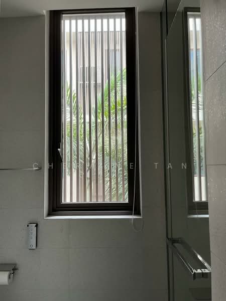 Parksuites, 18 Holland Grove Road, 2 Bedrooms, 807 sqft, Condominium For Rent, by Cheraine Tan, 500093312 - Bathroom - PropertyGuru.com.sg