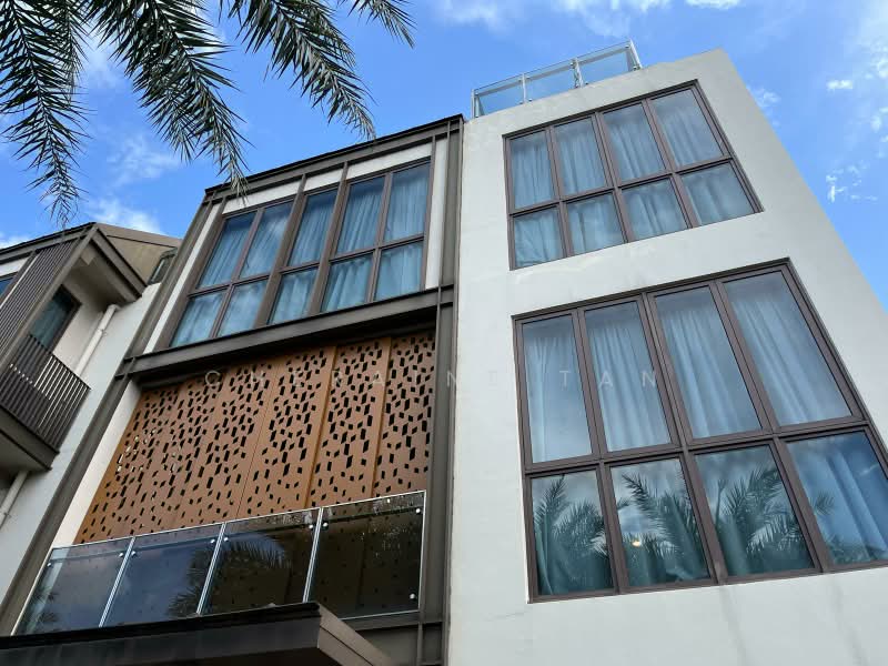 Parksuites, 18 Holland Grove Road, 2 Bedrooms, 807 sqft, Condominium For Rent, by Cheraine Tan, 500093312 - Exterior - PropertyGuru.com.sg