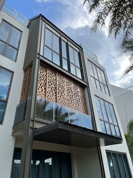 Parksuites, 18 Holland Grove Road, 2 Bedrooms, 807 sqft, Condominium For Rent, by Cheraine Tan, 500093312 - Exterior - PropertyGuru.com.sg