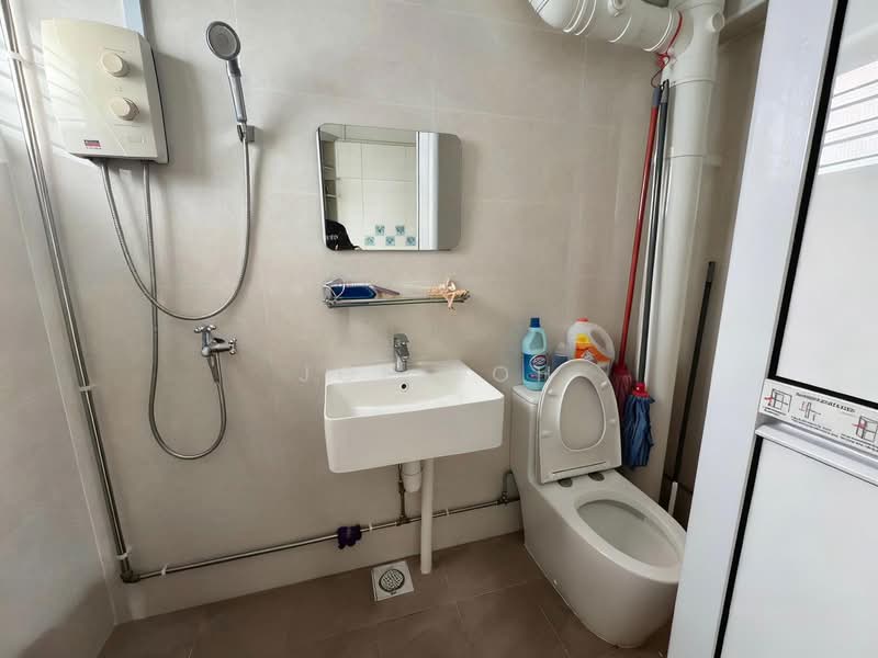 418 Fajar Road HDB Flat For Sale at S$ 730,000 | PropertyGuru Singapore - Bathroom