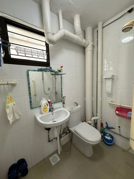 161 Yishun Street 11 HDB Flat For Sale at S$ 599,999 | PropertyGuru Singapore - Bathroom