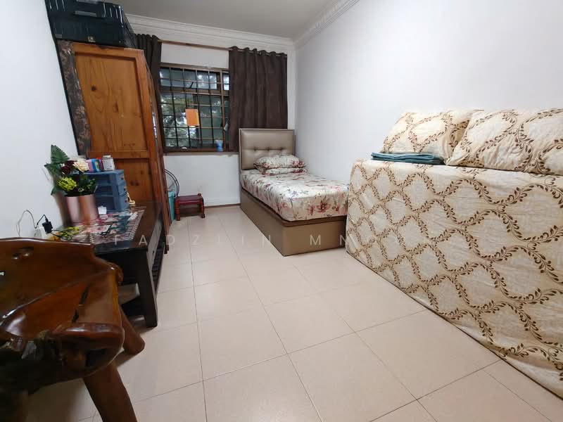 895B Woodlands Drive 50 HDB Flat For Sale at S$ 590,000 | PropertyGuru Singapore - Bedroom