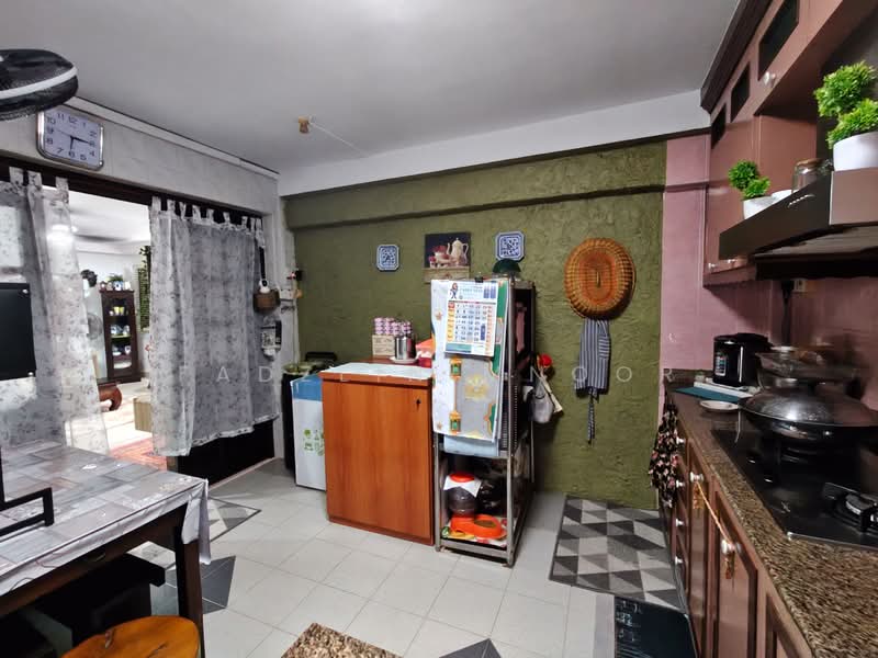 895B Woodlands Drive 50 HDB Flat For Sale at S$ 590,000 | PropertyGuru Singapore - Kitchen